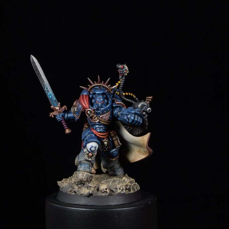 Warhammer 40,000 - Ultramarines Captain in Gravis Armour