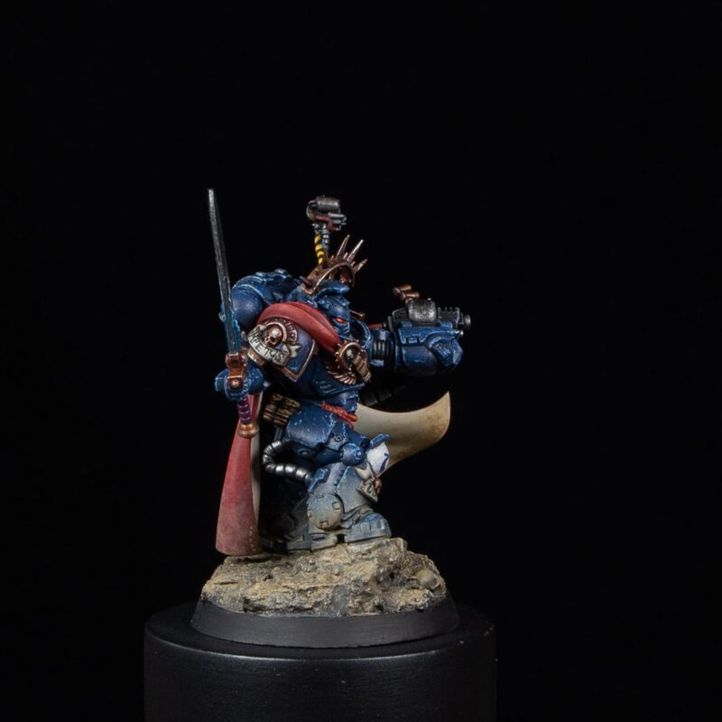 Warhammer 40,000 - Ultramarines Captain in Gravis Armour