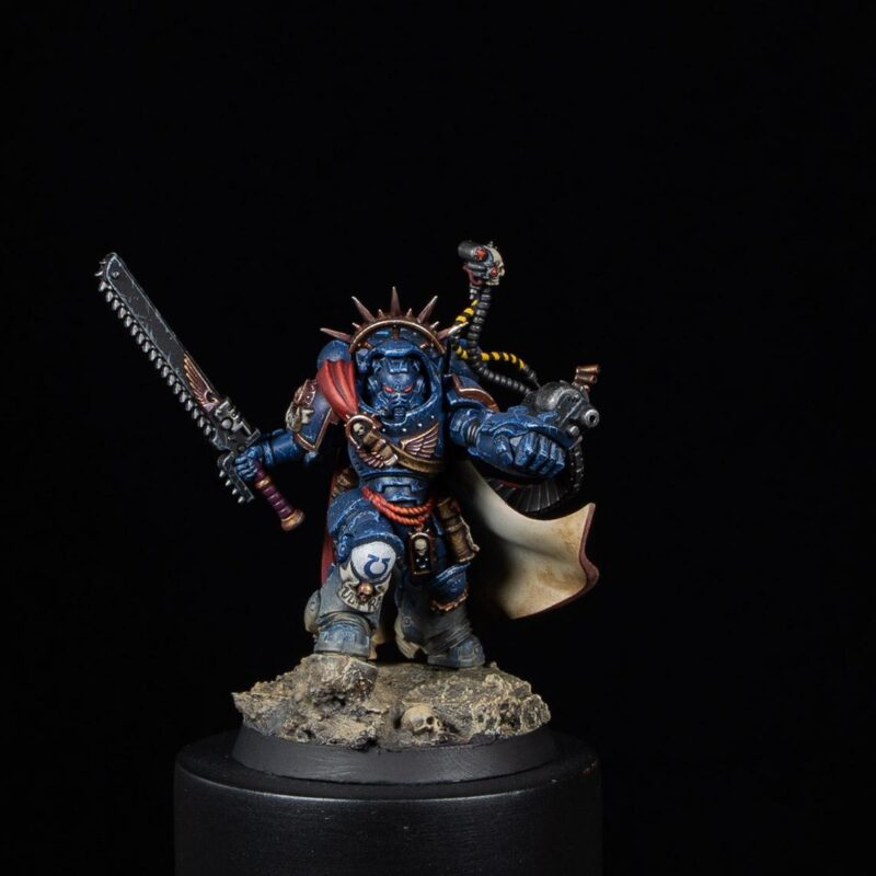 Warhammer 40,000 - Ultramarines Captain in Gravis Armour